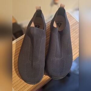 Womens Vasque Black Knit Slip-On Shoes 9.5 M